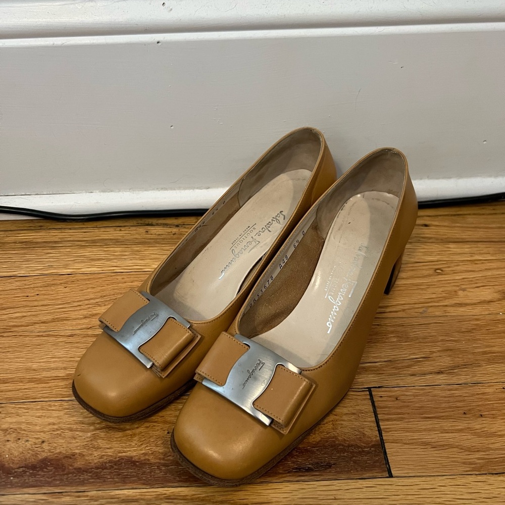 Ferragamo ribbon middle heel 7